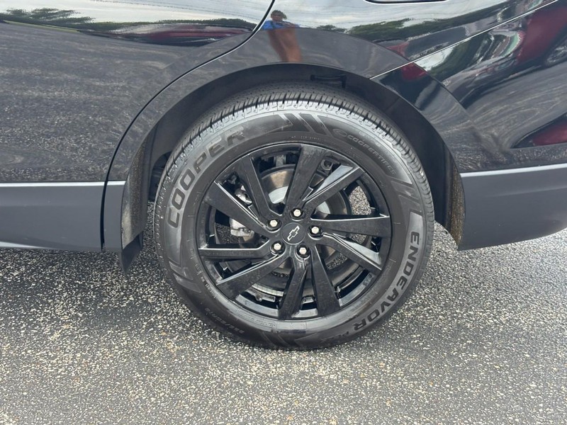 Chevrolet Equinox Vehicle Full-screen Gallery Image 9