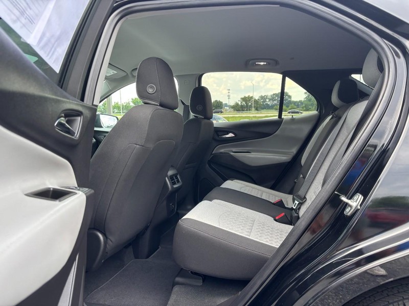 Chevrolet Equinox Vehicle Full-screen Gallery Image 10