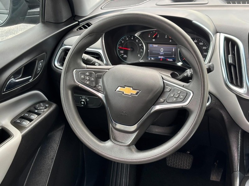 Chevrolet Equinox Vehicle Full-screen Gallery Image 12