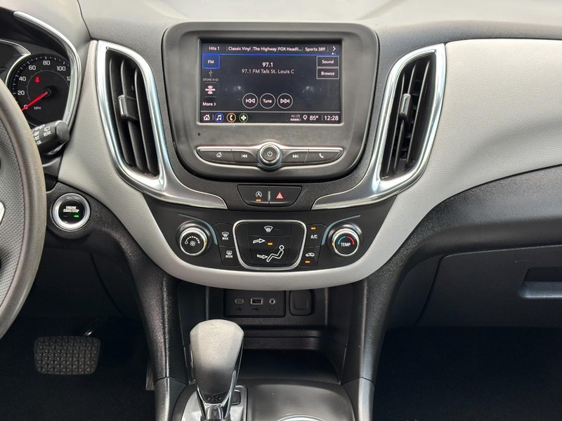Chevrolet Equinox Vehicle Full-screen Gallery Image 13