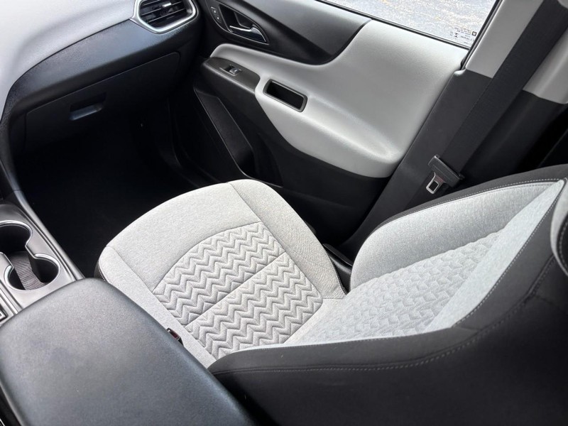 Chevrolet Equinox Vehicle Full-screen Gallery Image 14