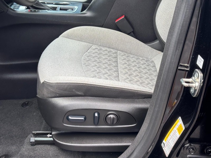 Chevrolet Equinox Vehicle Full-screen Gallery Image 15