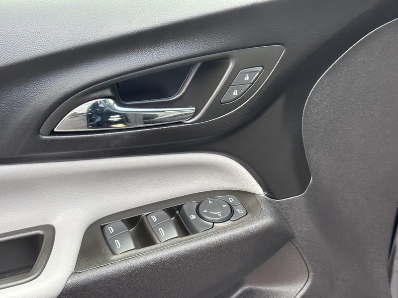 Chevrolet Equinox Vehicle Full-screen Gallery Image 16