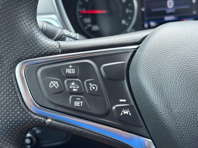 Chevrolet Equinox Vehicle Full-screen Gallery Image 17
