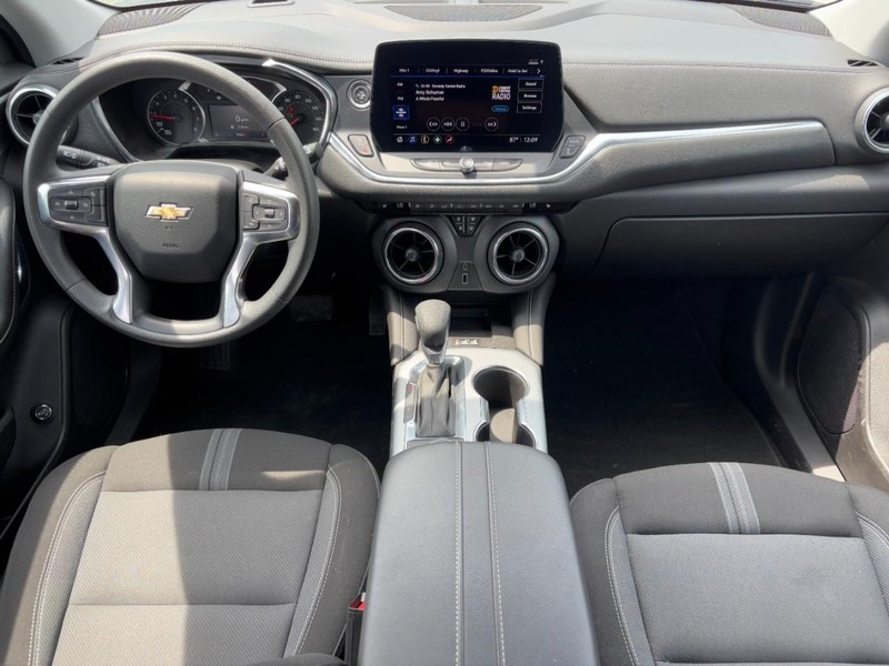 Chevrolet Blazer Vehicle Full-screen Gallery Image 11