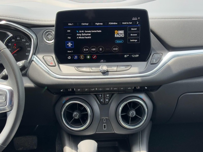 Chevrolet Blazer Vehicle Full-screen Gallery Image 13