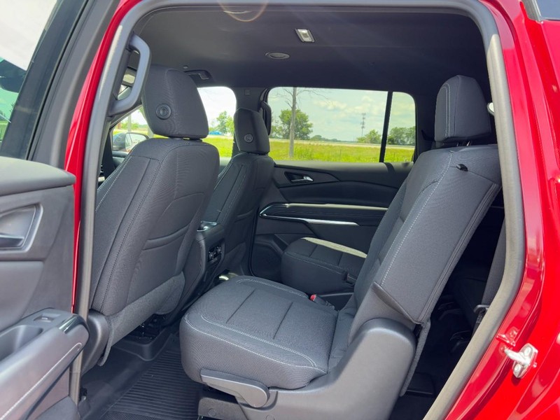 Chevrolet Traverse Vehicle Full-screen Gallery Image 6
