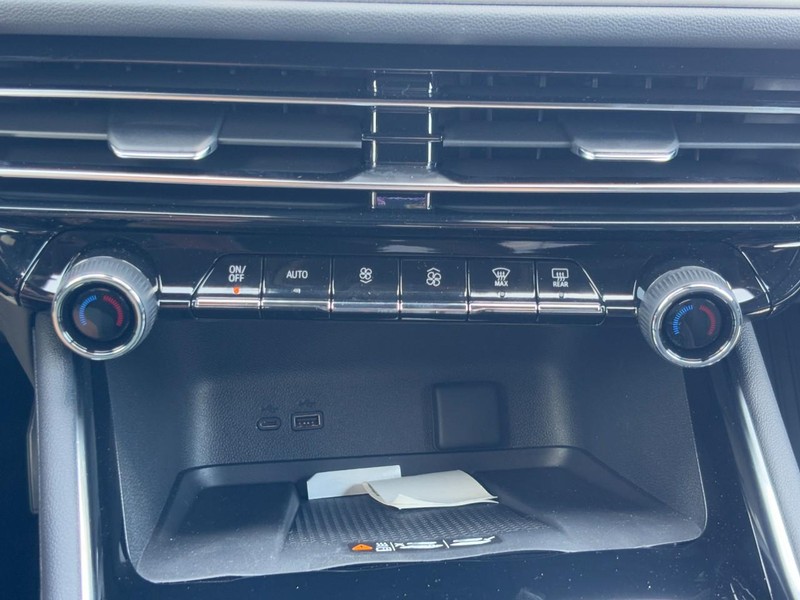 Chevrolet Traverse Vehicle Full-screen Gallery Image 19