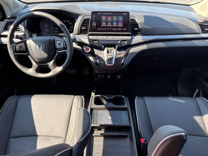 Honda Odyssey Vehicle Full-screen Gallery Image 13