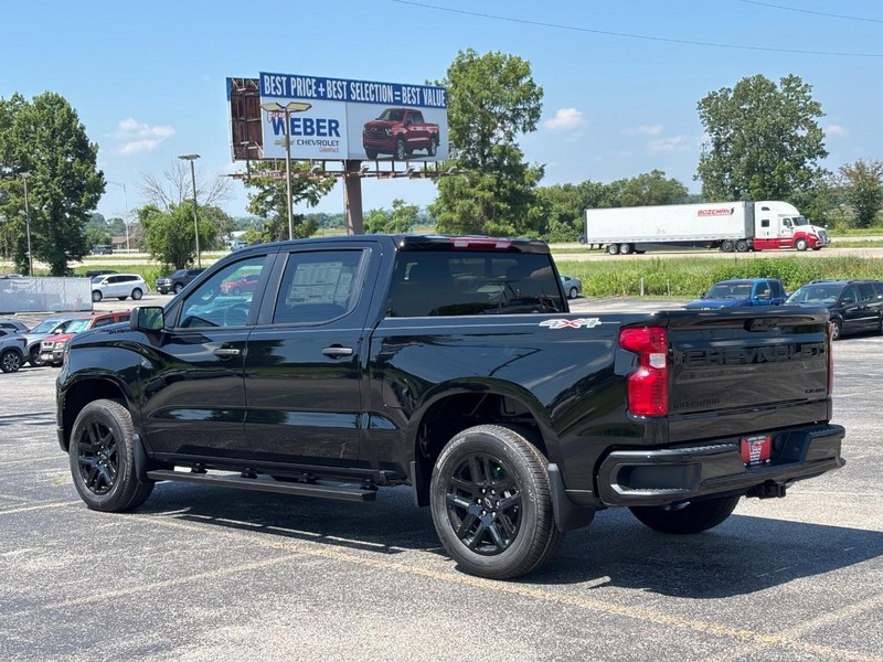 Chevrolet Silverado 1500 Vehicle Full-screen Gallery Image 3