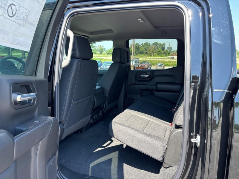 Chevrolet Silverado 1500 Vehicle Full-screen Gallery Image 5