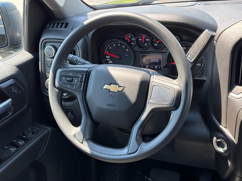 Chevrolet Silverado 1500 Vehicle Full-screen Gallery Image 7