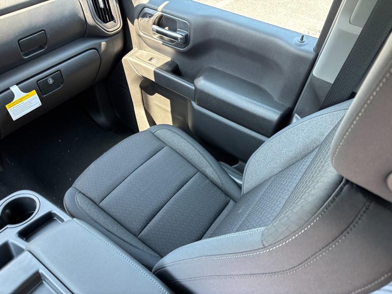 Chevrolet Silverado 1500 Vehicle Full-screen Gallery Image 9