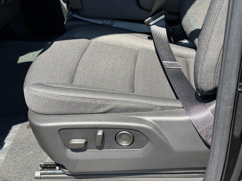Chevrolet Silverado 1500 Vehicle Full-screen Gallery Image 10