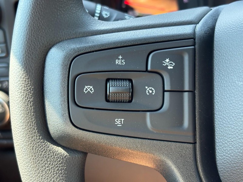 Chevrolet Silverado 1500 Vehicle Full-screen Gallery Image 12