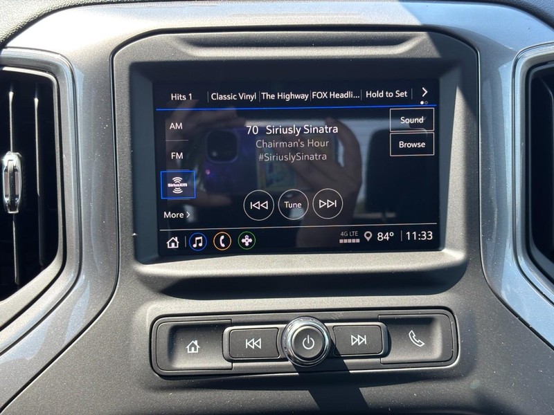Chevrolet Silverado 1500 Vehicle Full-screen Gallery Image 14