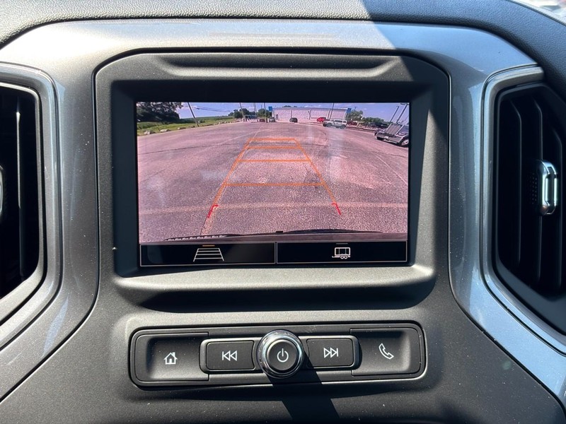 Chevrolet Silverado 1500 Vehicle Full-screen Gallery Image 15