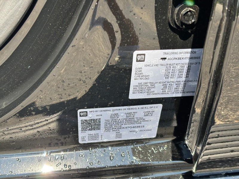 Chevrolet Silverado 1500 Vehicle Full-screen Gallery Image 17