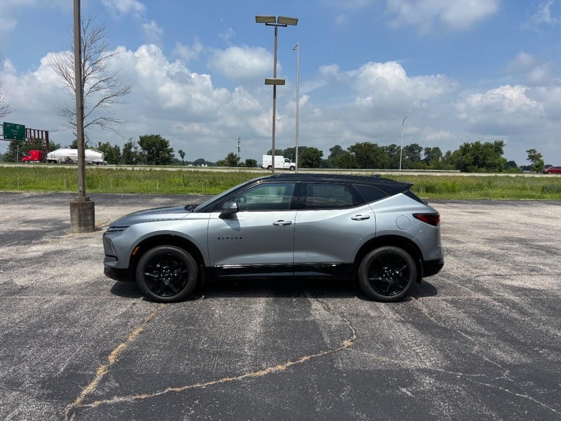 Chevrolet Blazer Vehicle Full-screen Gallery Image 2