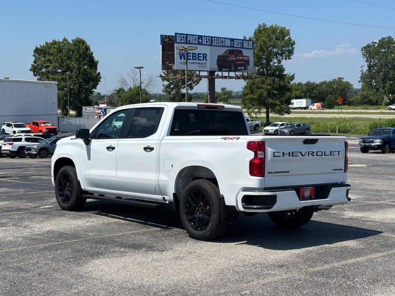Chevrolet Silverado 1500 Vehicle Full-screen Gallery Image 3