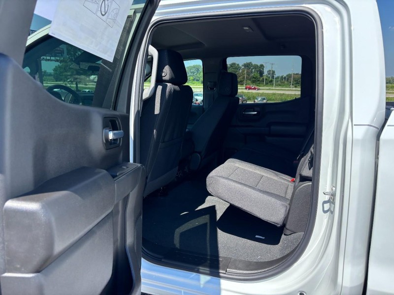 Chevrolet Silverado 1500 Vehicle Full-screen Gallery Image 5