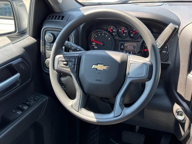 Chevrolet Silverado 1500 Vehicle Full-screen Gallery Image 7