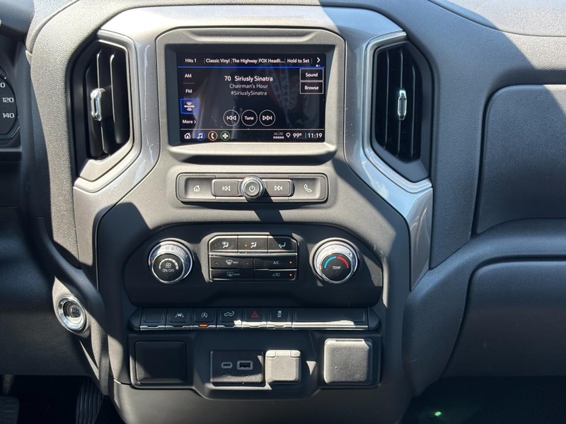 Chevrolet Silverado 1500 Vehicle Full-screen Gallery Image 8