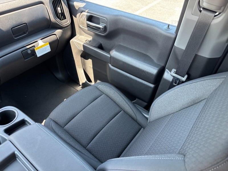 Chevrolet Silverado 1500 Vehicle Full-screen Gallery Image 9