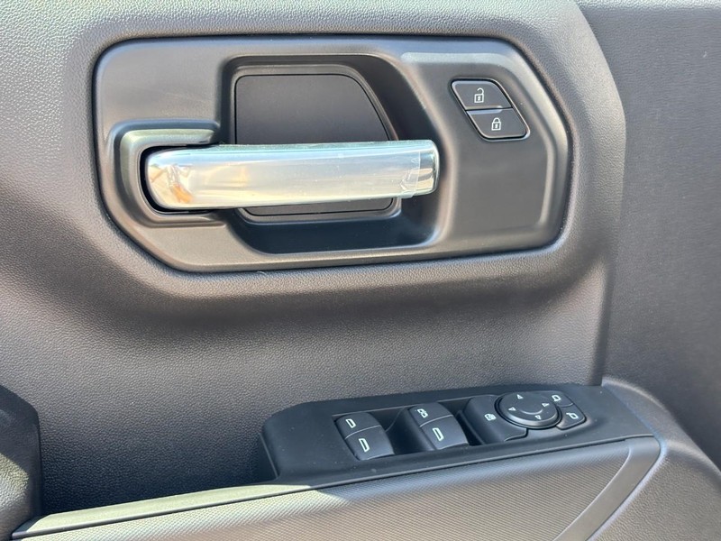 Chevrolet Silverado 1500 Vehicle Full-screen Gallery Image 11