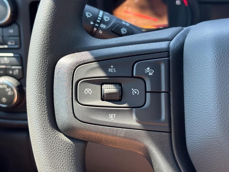 Chevrolet Silverado 1500 Vehicle Full-screen Gallery Image 12