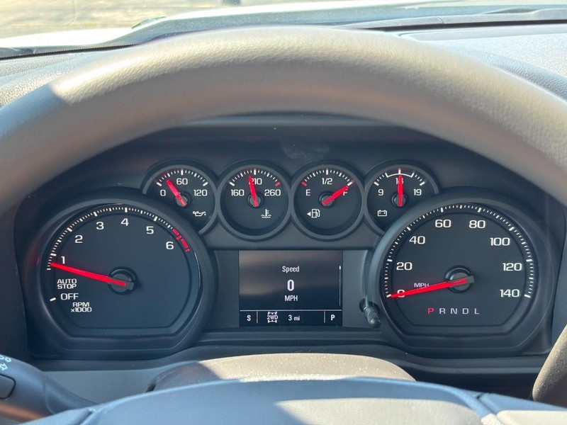 Chevrolet Silverado 1500 Vehicle Full-screen Gallery Image 14
