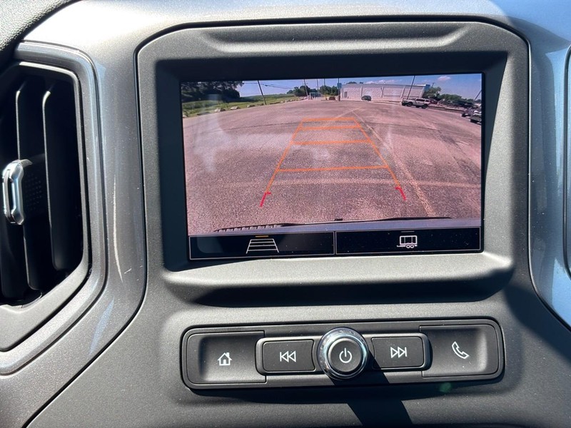 Chevrolet Silverado 1500 Vehicle Full-screen Gallery Image 16