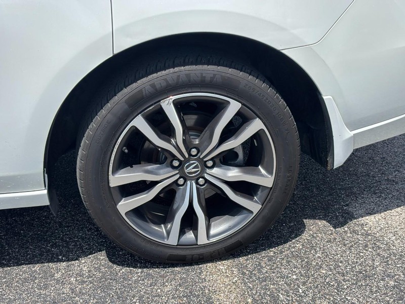 Acura MDX Vehicle Full-screen Gallery Image 09