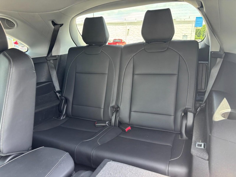 Acura MDX Vehicle Full-screen Gallery Image 10