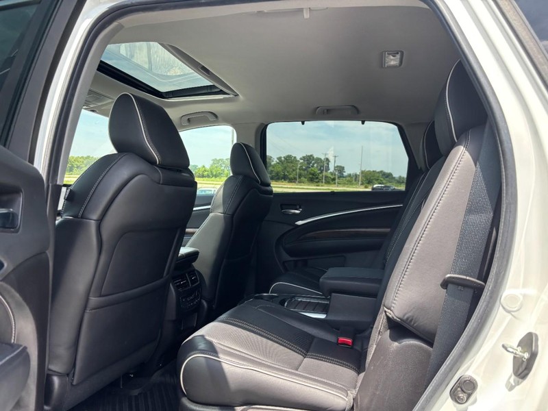 Acura MDX Vehicle Full-screen Gallery Image 11