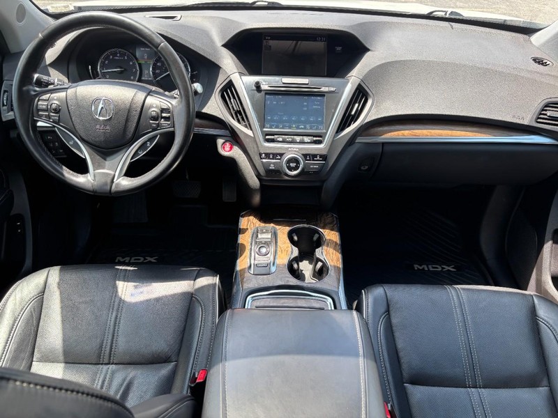 Acura MDX Vehicle Full-screen Gallery Image 13
