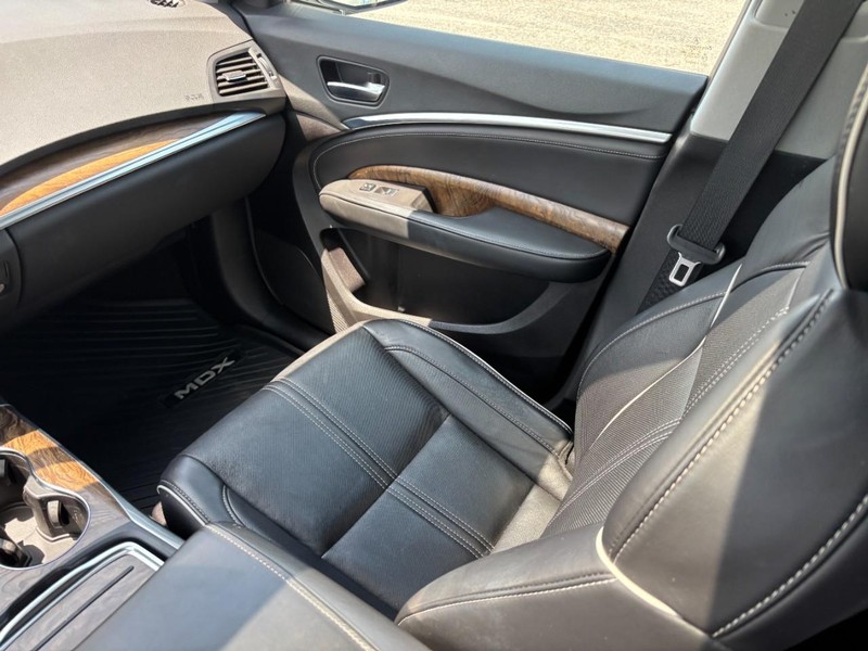 Acura MDX Vehicle Full-screen Gallery Image 16