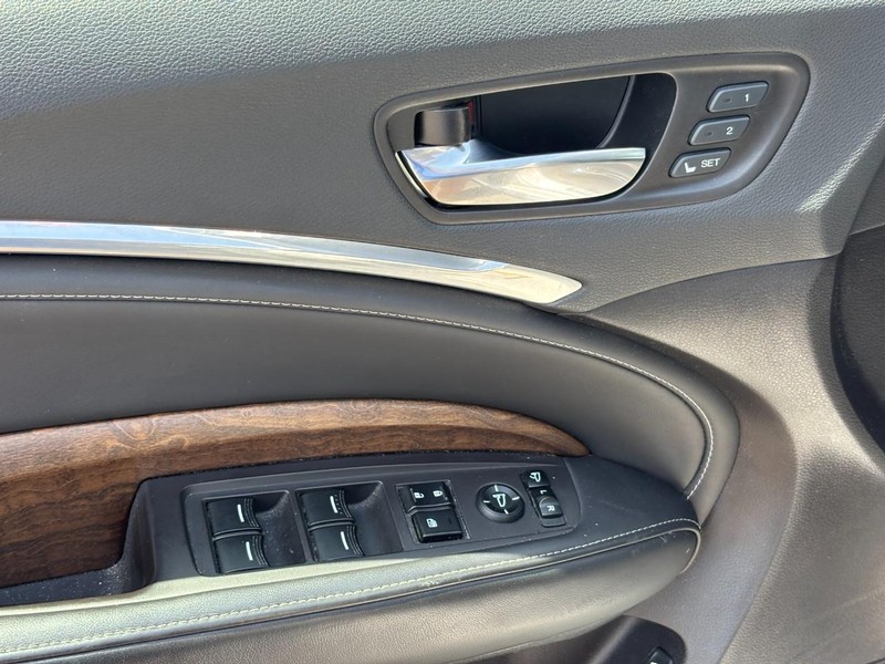 Acura MDX Vehicle Full-screen Gallery Image 18