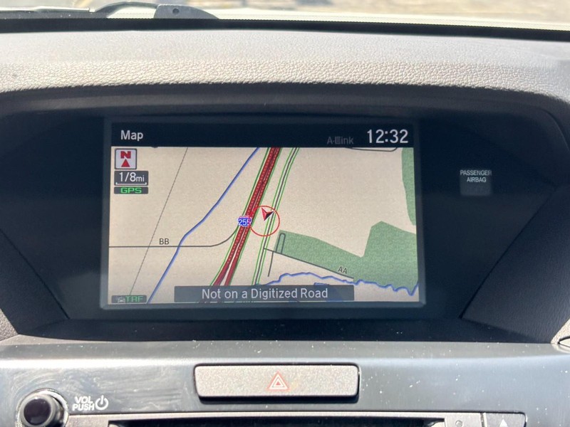 Acura MDX Vehicle Full-screen Gallery Image 22