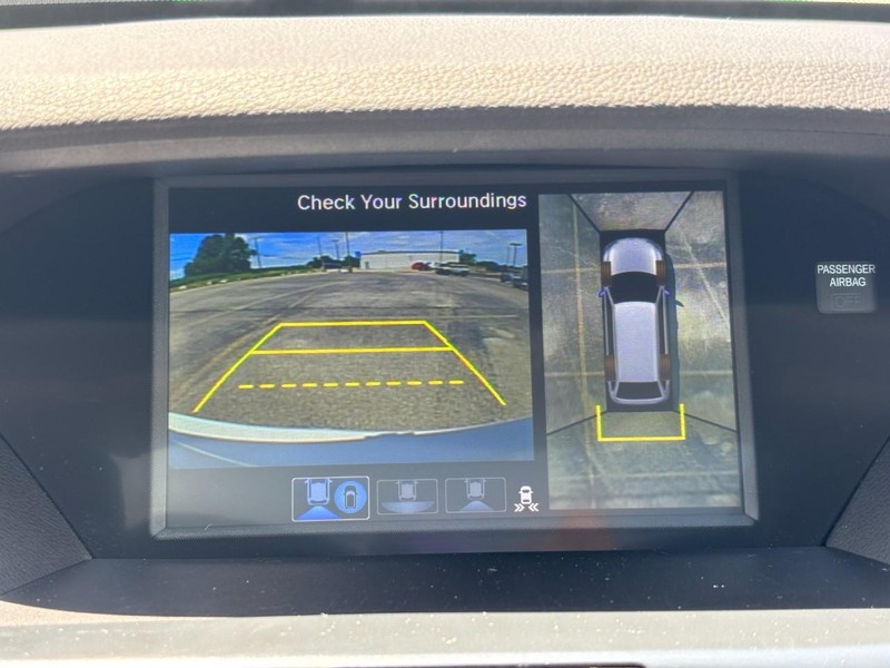 Acura MDX Vehicle Full-screen Gallery Image 23