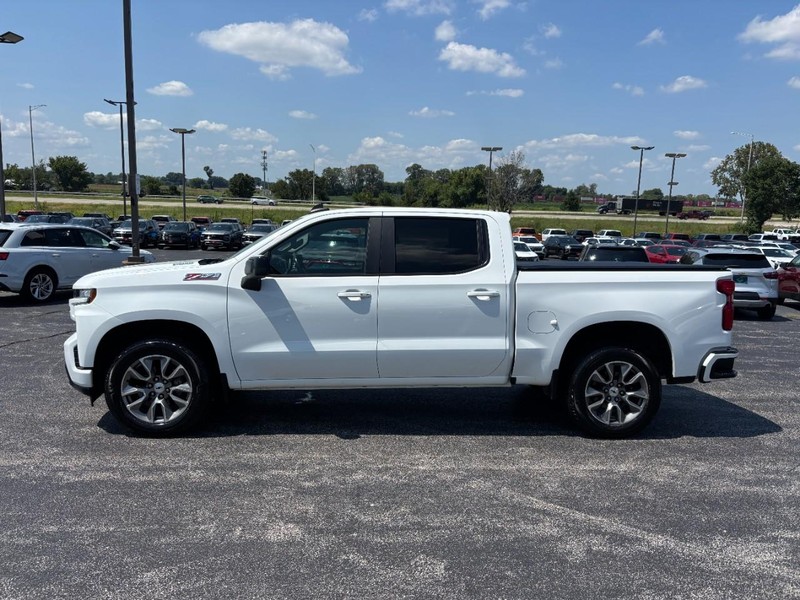Chevrolet Silverado 1500 Vehicle Full-screen Gallery Image 2