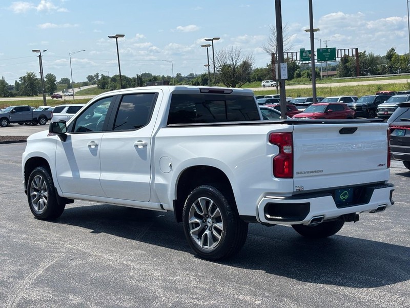 Chevrolet Silverado 1500 Vehicle Full-screen Gallery Image 3
