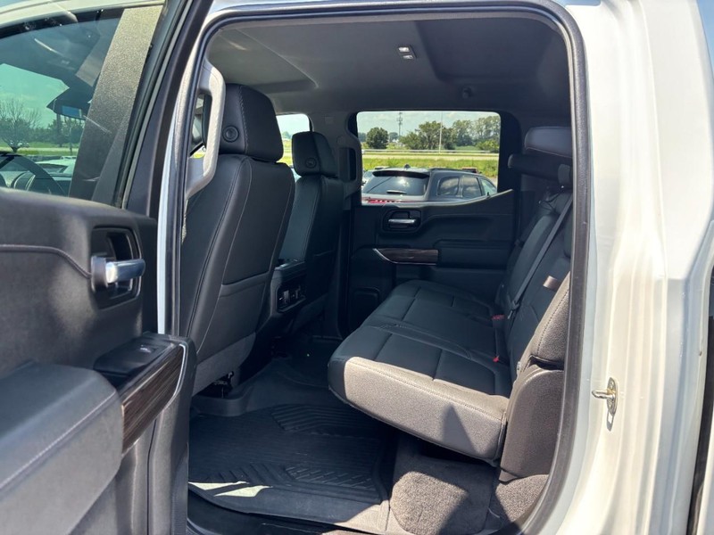 Chevrolet Silverado 1500 Vehicle Full-screen Gallery Image 10