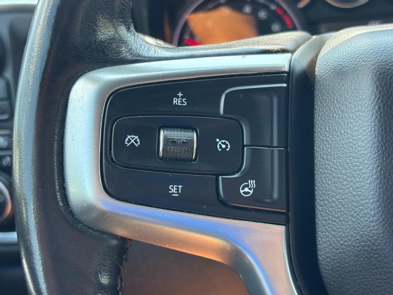 Chevrolet Silverado 1500 Vehicle Full-screen Gallery Image 18