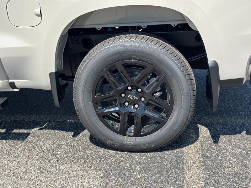 Chevrolet Silverado 1500 Vehicle Full-screen Gallery Image 4
