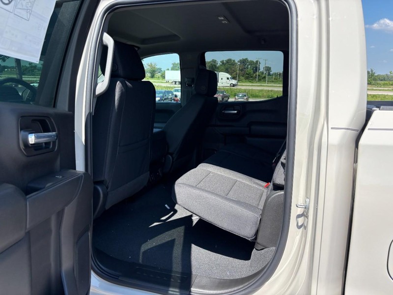 Chevrolet Silverado 1500 Vehicle Full-screen Gallery Image 5