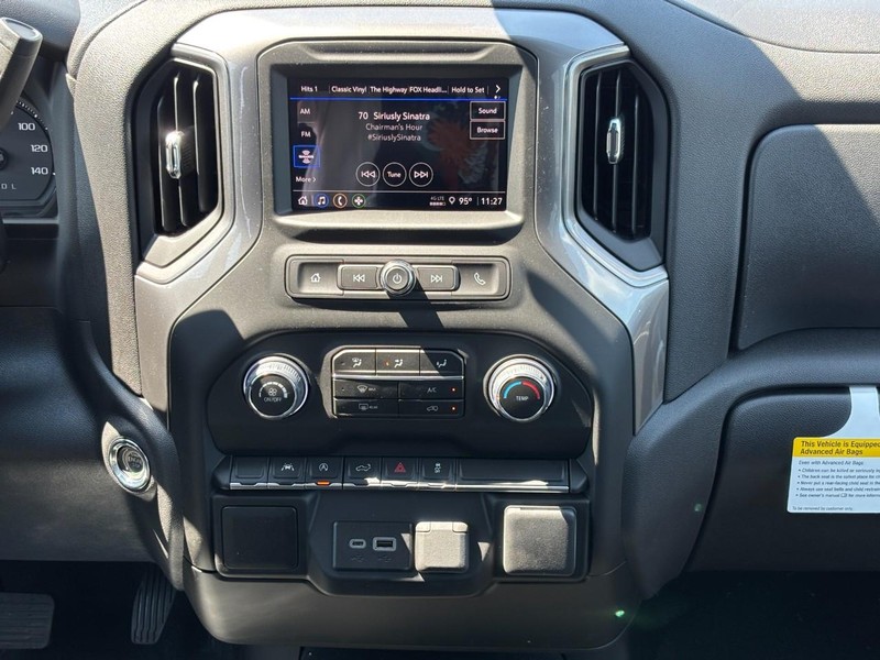 Chevrolet Silverado 1500 Vehicle Full-screen Gallery Image 8