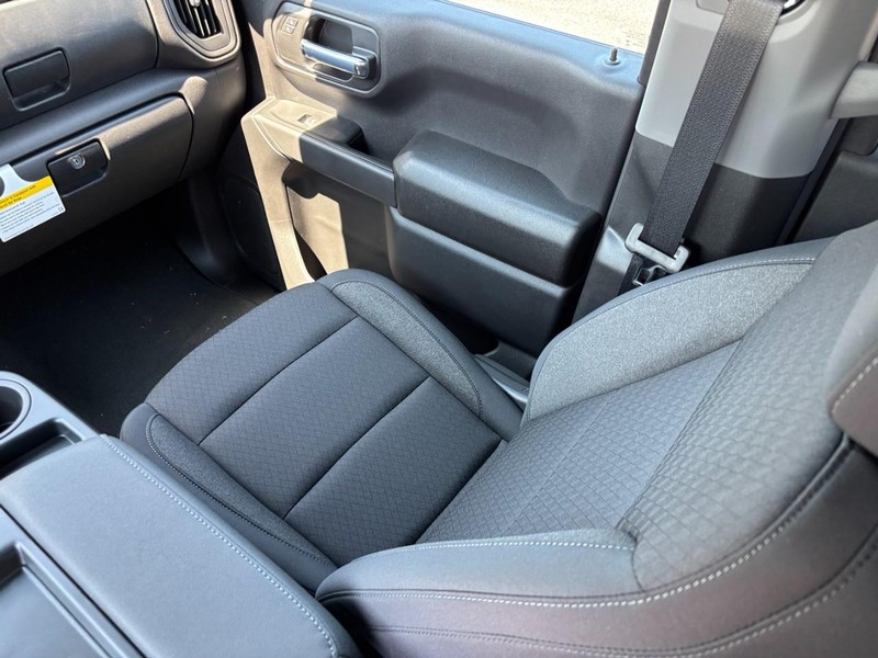 Chevrolet Silverado 1500 Vehicle Full-screen Gallery Image 9