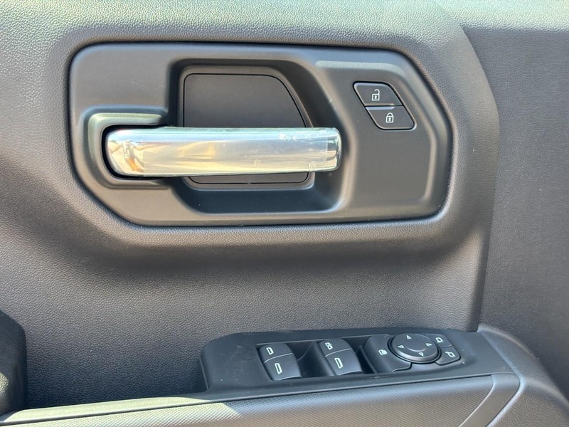 Chevrolet Silverado 1500 Vehicle Full-screen Gallery Image 11