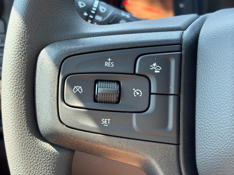 Chevrolet Silverado 1500 Vehicle Full-screen Gallery Image 12